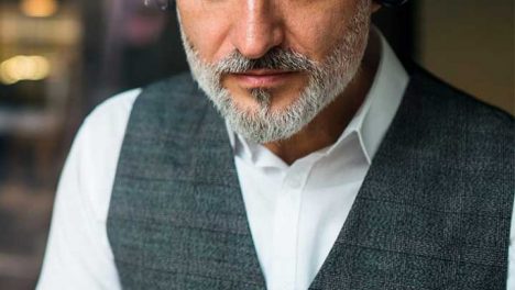 homme avec des écouteurs - podcast - Gan Assurances